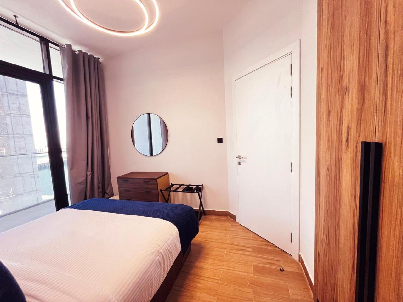 Maryah Island 1 Bed Junior Next To Cleveland Hospital *