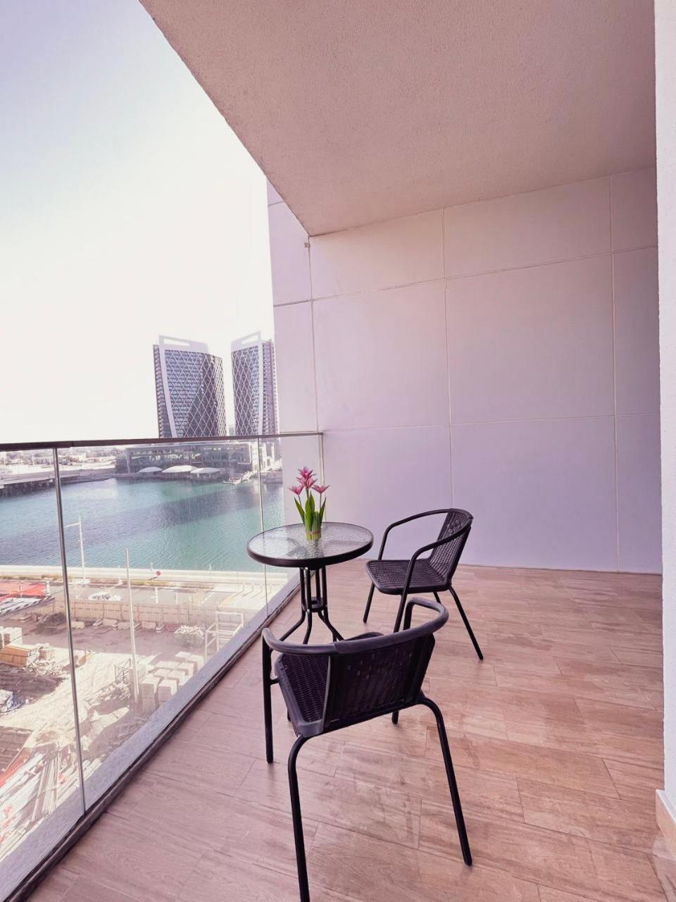 Maryah Island 1 Bed Junior Next To Cleveland Hospital *