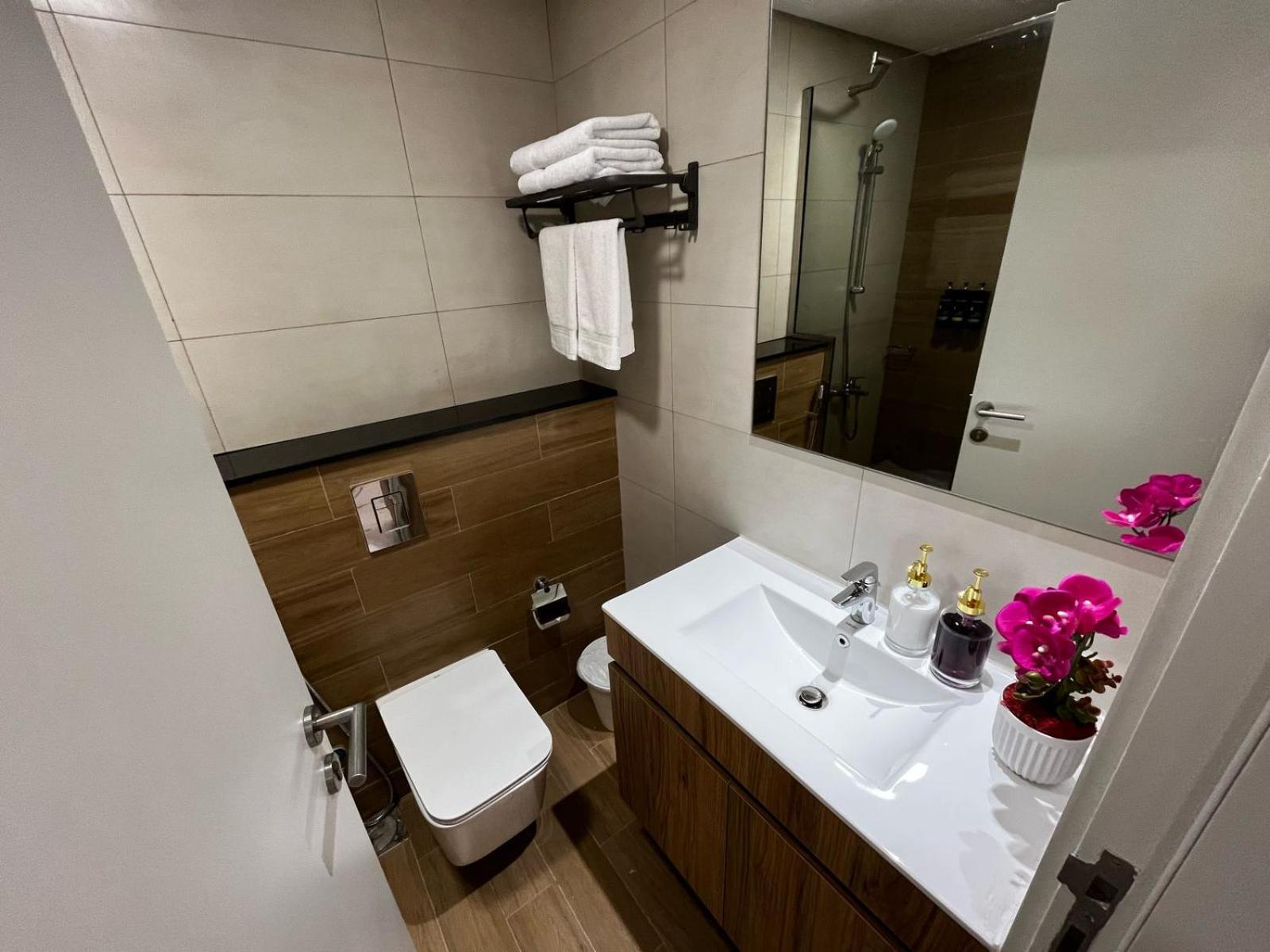 Maryah Island 1 Bed Junior Next To Cleveland Hospital Apartment Abu Dhabi
