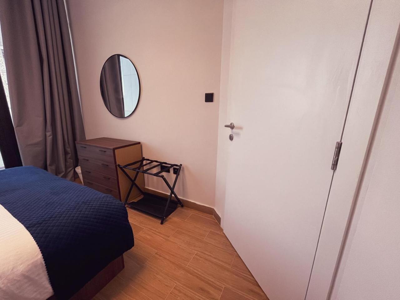 Maryah Island 1 Bed Junior Next To Cleveland Hospital *