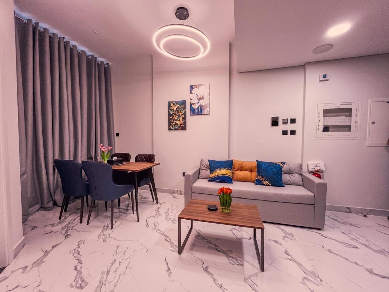 Apartment Maryah Island 1 Bed Junior Next To Cleveland Hospital *